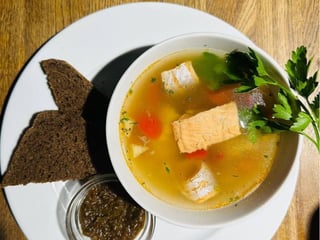 Уха по Царськи з диким лососем та тріскою