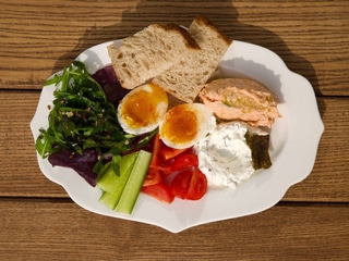 Breakfast з рієтом із лосося 