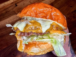 Haruto Takahashi smash - polední menu - POUZE BURGER 