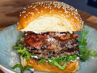 Pepe di Napoli burger (celé menu)