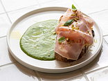 TOAST WITH SCRAMBLED EGGS AND MORTADELLA