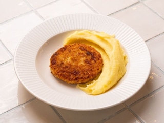 KOTLET Z KURCZAKA Z PUREE ZIEMNIACZANYM