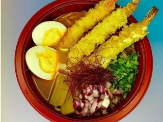 Ramen z krewetkami w tempurze