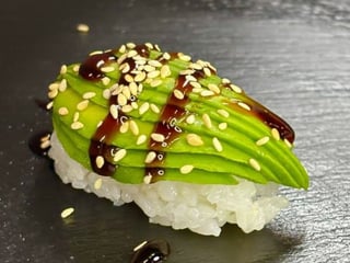 Nigiri z awokado (1 szt.)