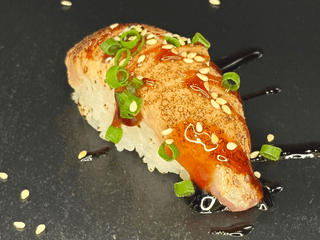 Nigiri z pieczonym tuńczykiem (1 szt.)