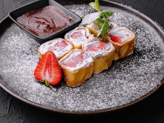 STRAWBERRY ROLL