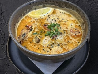 TOM YUM CU CREVEȚI