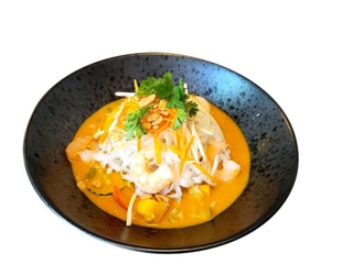 29e. Pho Tron with Red Curry - Krevety
