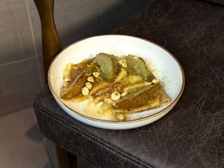 Креп-сюзет з грушею та кокосом