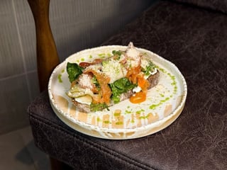 Тост з лососем та грушею