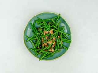 Fazolové lusky se slaninou