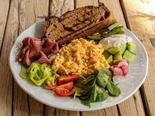 Build-Your-Own Breakfast with roastbeef