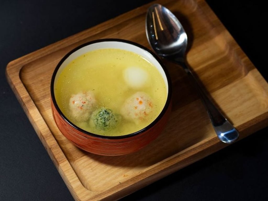 Супчик з курячими болами (250g)