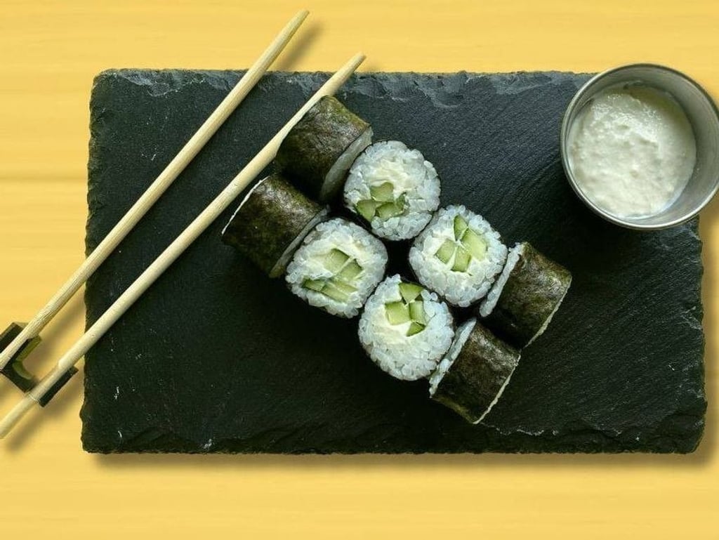 Макі з огірком з соєвим соусом (8шм/160g)