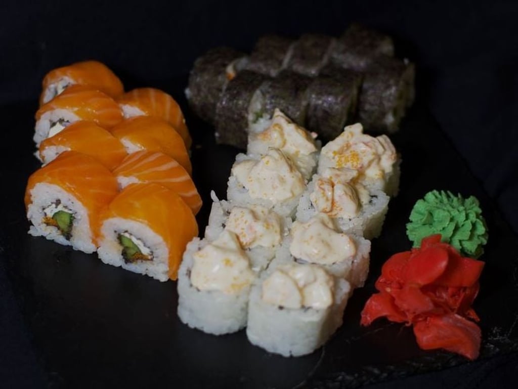 БАЙРАКТАР - СЕТ (філадельфія з лососем, аляска з креветкою, мак з креветкою) (24шм/630g)