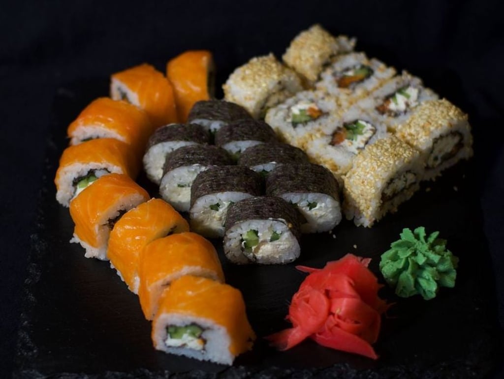 СЕТ FAMILY (філадельфія з лососем, каліфорнія з лососем, мак з огірком) (24шм/650g)