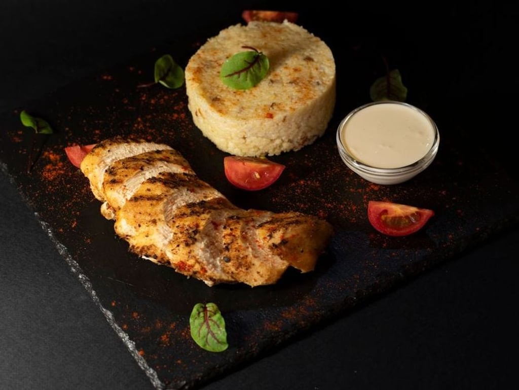 Стейк курятини з кус-кусом та беконом (150/150/50g)