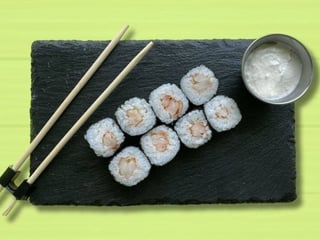 Макі з креветкою з соєвим соусом