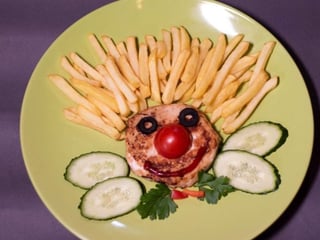 ВЄНЯ котлетка куряча з картоплею фрі
