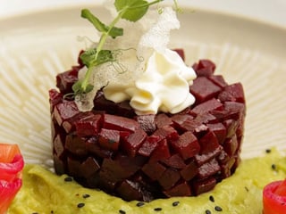 Rote-Bete-Tartar mit leicht gesalzenem Lachs
