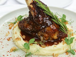 Lammkeule mit Kartoffelpüree und Soße