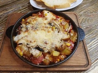 Patate al forno з куркою