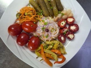 Асорті солоних та маринованих овочів