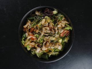 Салат з креветками, авокадо та грейпфрутом