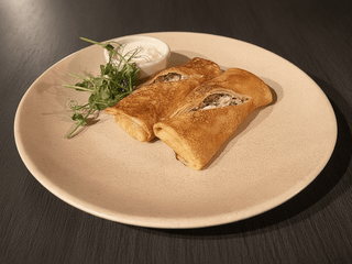 Млинці з індичкою та сиром Моцарелла