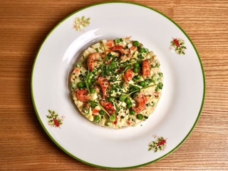 Олів'є з раковими хвостами та м'ясом перепілки