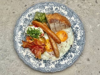 Сніданок з ковбасками