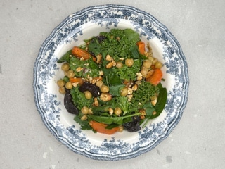 Салат з кейлом та корнеплодами 