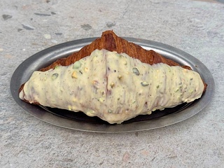 Круасан фісташка-шоколад