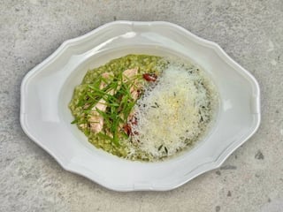 Зелена гречка з тунцем та в’яленими томатами