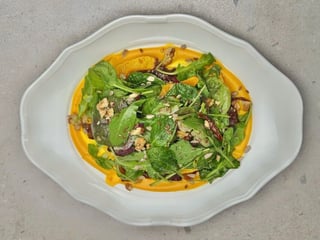 Салат з курячою печінкою та гарбузовим кремом