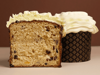 Традиційна паска з меренговою шапкою