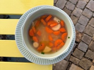 Polévka z jarní zeleniny (480ml)