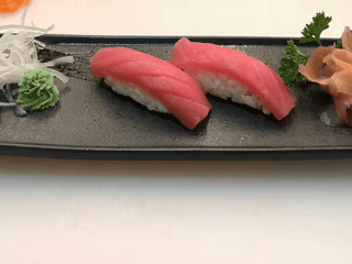 Maguro nigiri