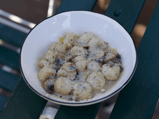 Ньокі у вершковому соусі з грибами