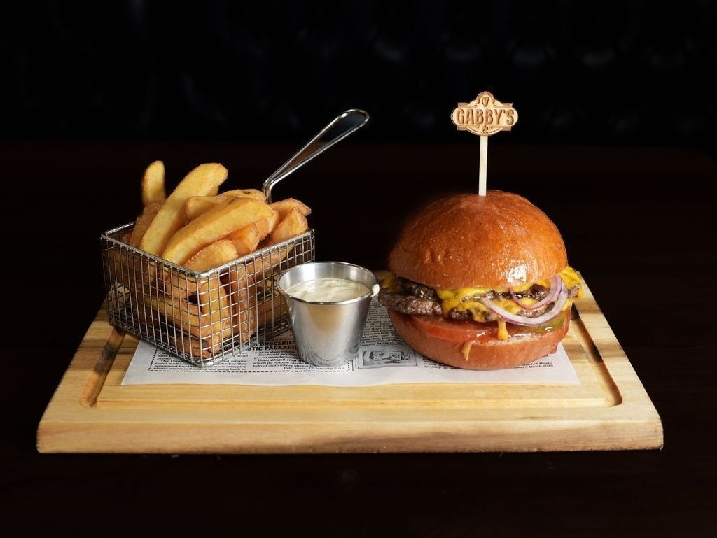 SPICY BURGER, FRIES & HOMEMADE TARTAR SAUCE