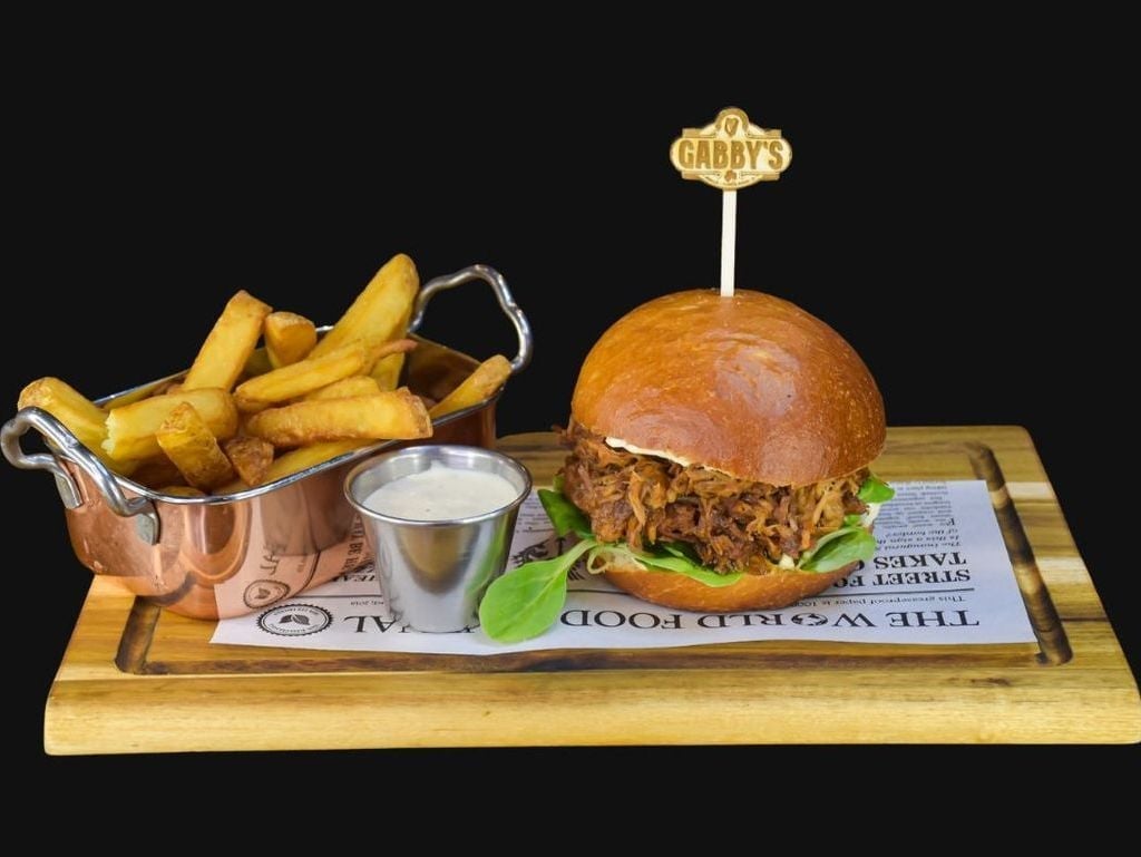 PORK BEER BURGER, FRIES & HOMEMADE TARTAR SAUCE