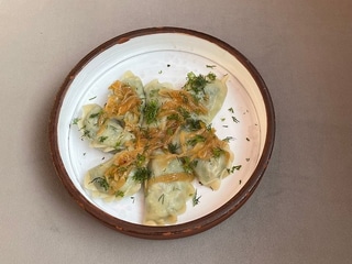 Вареники з картоплею та шпинатом 