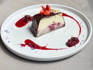 Львівський сирник з маком і вишнею