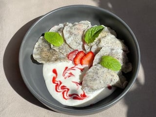 Макові вареники з сиром