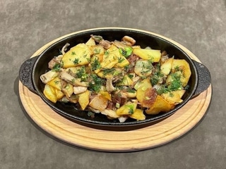 Пістна смажена картопля з грибами