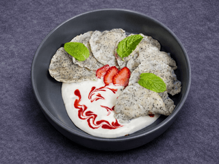 Макові вареники з сиром