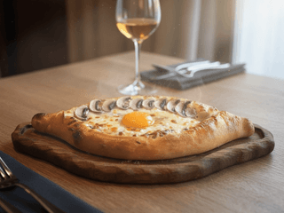 Хачапурі по-аджарський з грибами