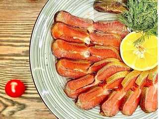 Ароматний хвіст лосося холодного копчення