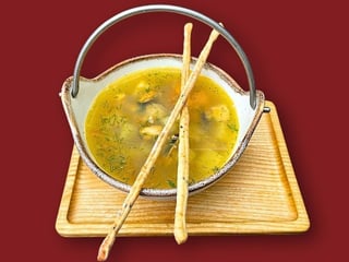 Рибна юшка з морепродуктами