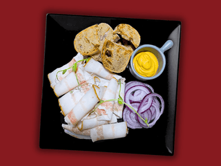 Дошка сала з грінками та гірчицею